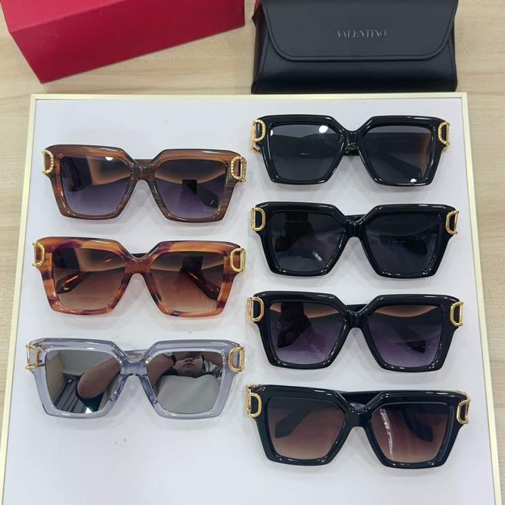 Picture of Valentino Sunglasses _SKUfw64172703fw
